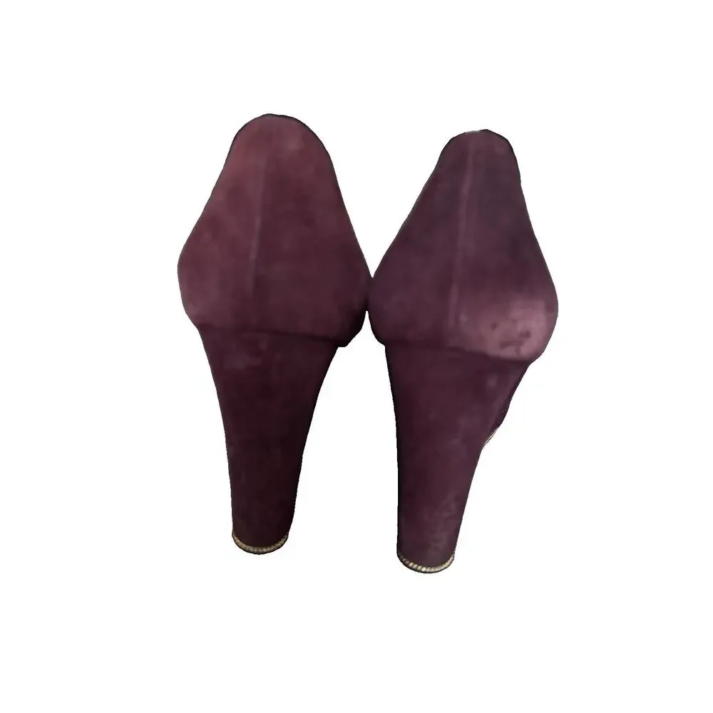 Salvatore Ferragamo Fiamma Z Wedge Pumps 8B Plum Purple Suede Gold Chain Italy